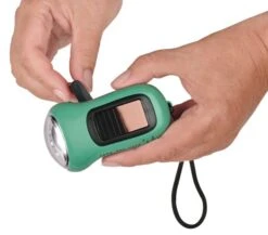 Moses Fernweh Dynamo-Solar-Taschenlampe -Kinder Pielzeugladen 082350 ANW 600x600