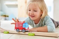 Haba Kullerbü-Feuerwehrauto Mit Batterie -Kinder Pielzeugladen 1 304819 a 600x600